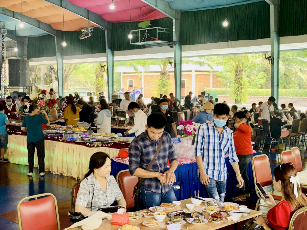 Khu ẩm thực buffet cuối tuần